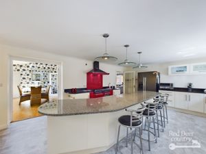 Kitchen/Breakfast Room- click for photo gallery
